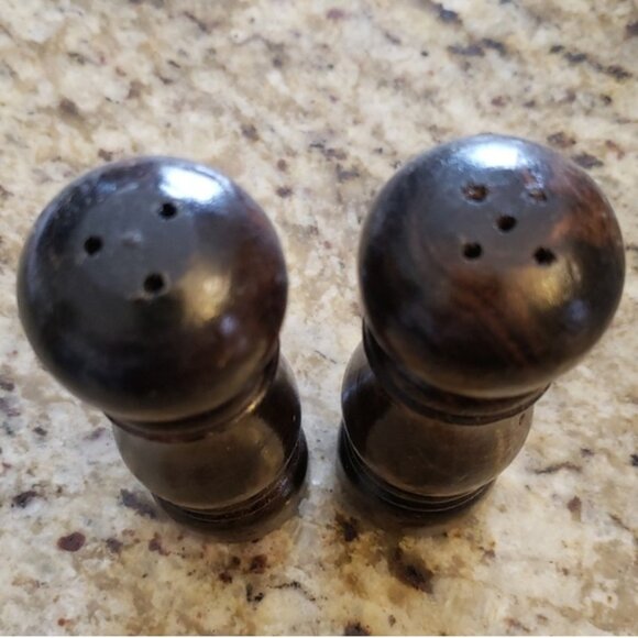 Vintage wooden salt & pepper shakers - Picture 3 of 7